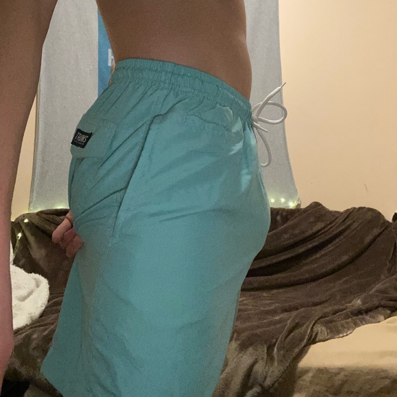 Design changing swim trunks - Picture 4 of 5